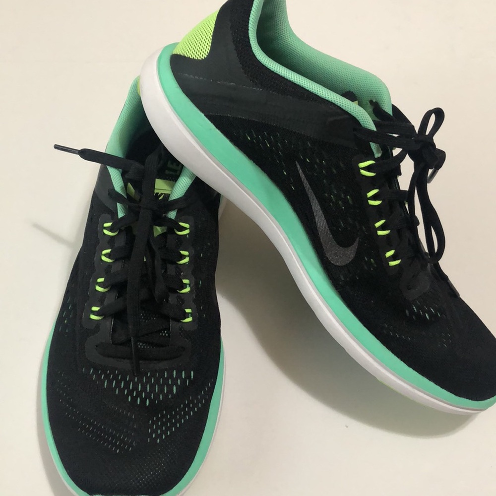 Women’s Black & Green Nike Flex Running Shoes